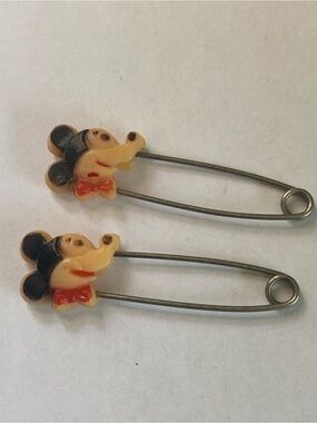 Mickey Mouse Disney Diaper Pins Circe 196 Character Safety Pins - Black and Red